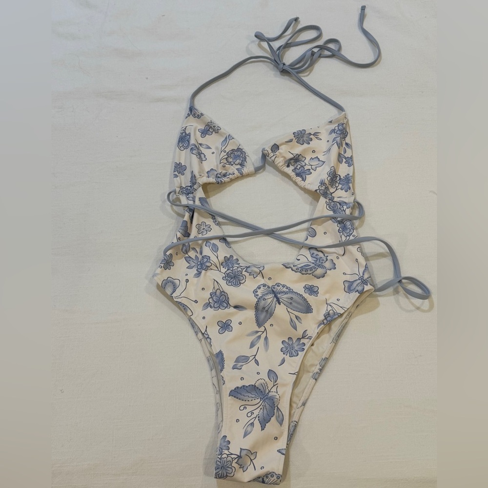 Frankie’s Bikinis x Sydney Sweeney swimsuit, S